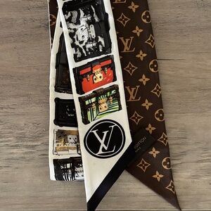 Louis Vuitton bandeau with petit malle pattern
